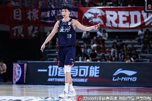 媒体人：广州队换帅、换外援、换打法使徐昕上场时间减少数据下滑